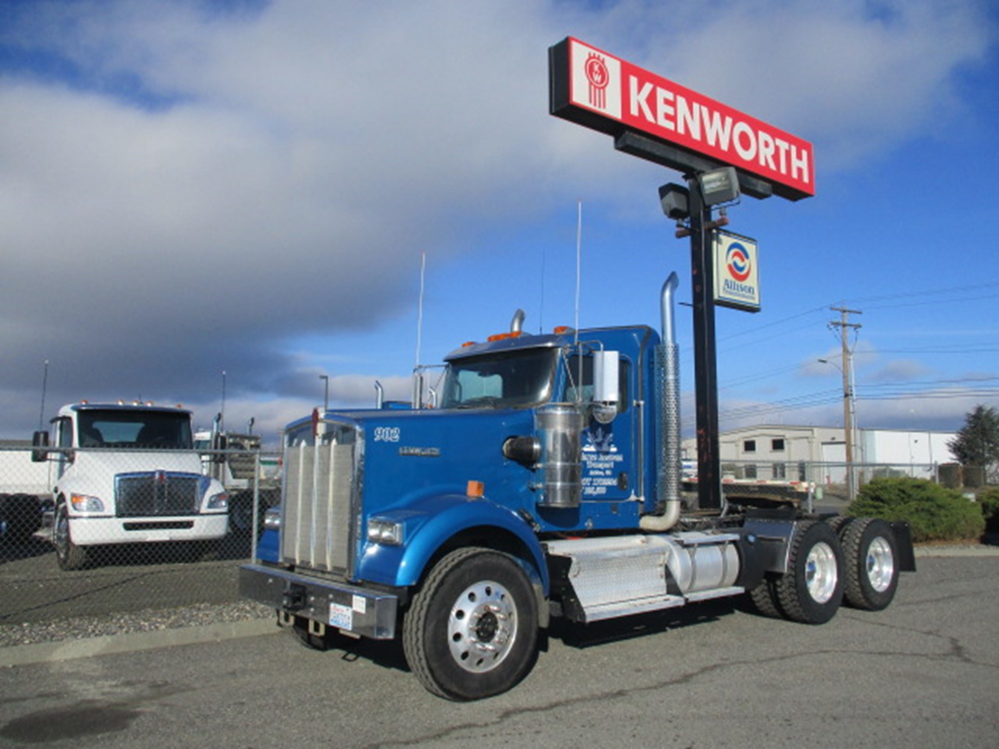 2023 Kenworth W900 - image 1 of 6