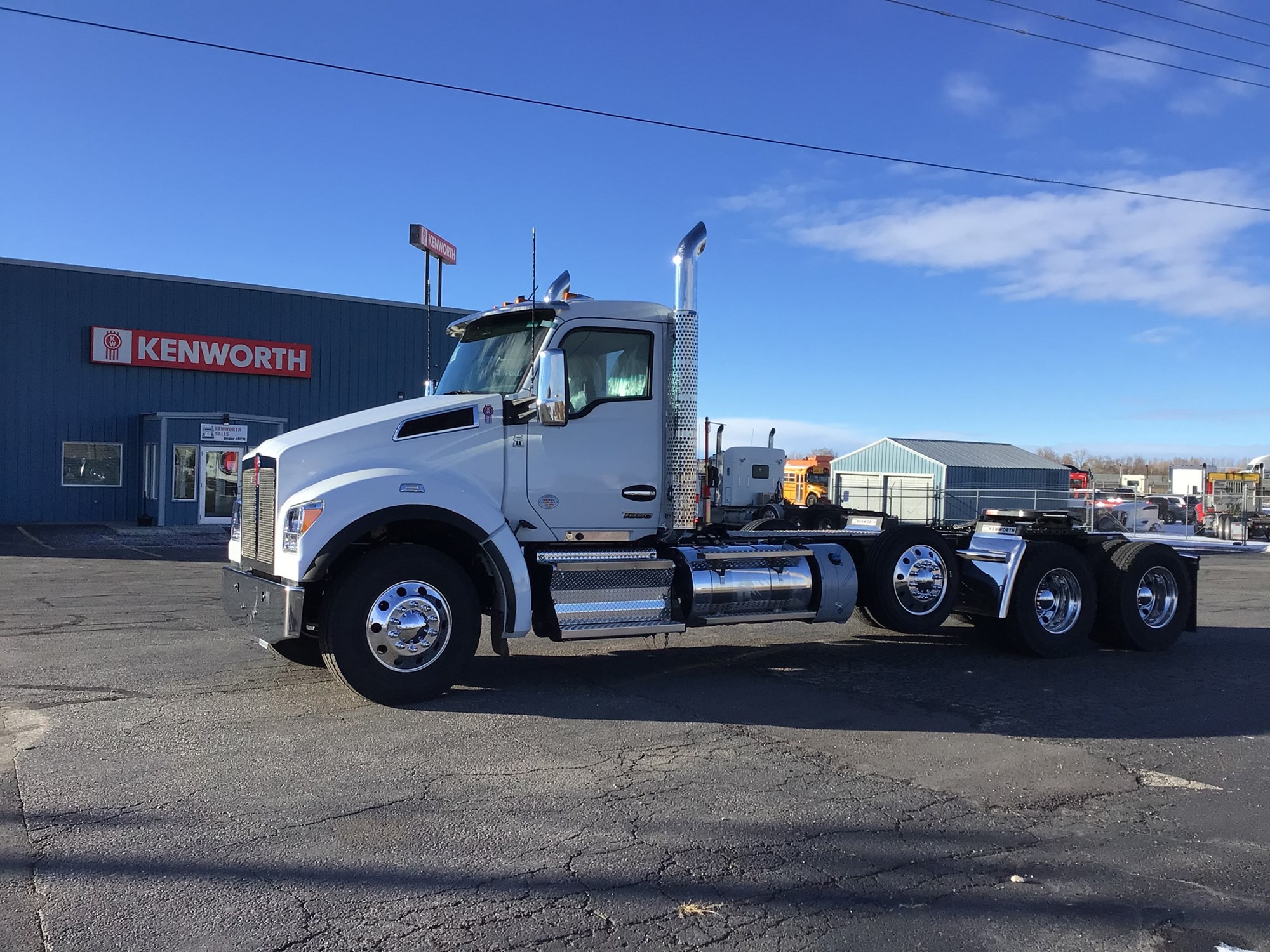 2025 Kenworth T880 - image 1 of 6