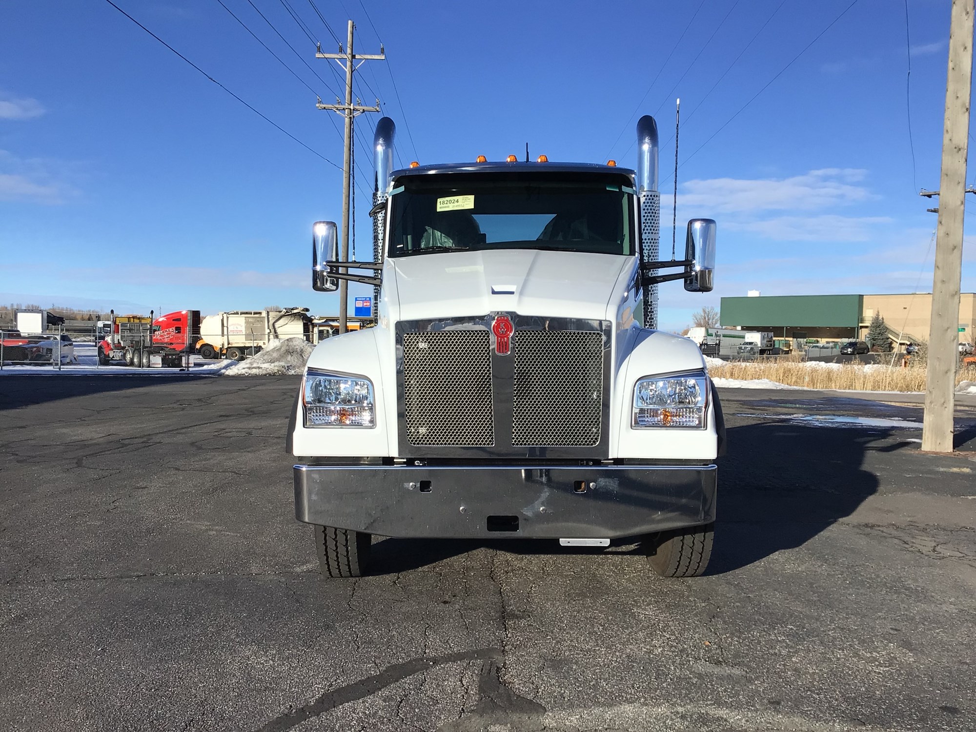 2025 Kenworth T880 - image 2 of 6