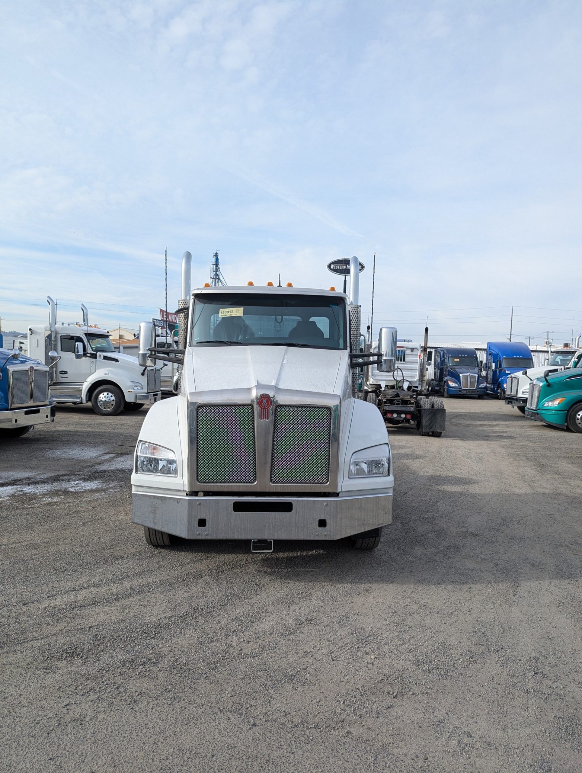 2025 Kenworth T880 - image 4 of 6