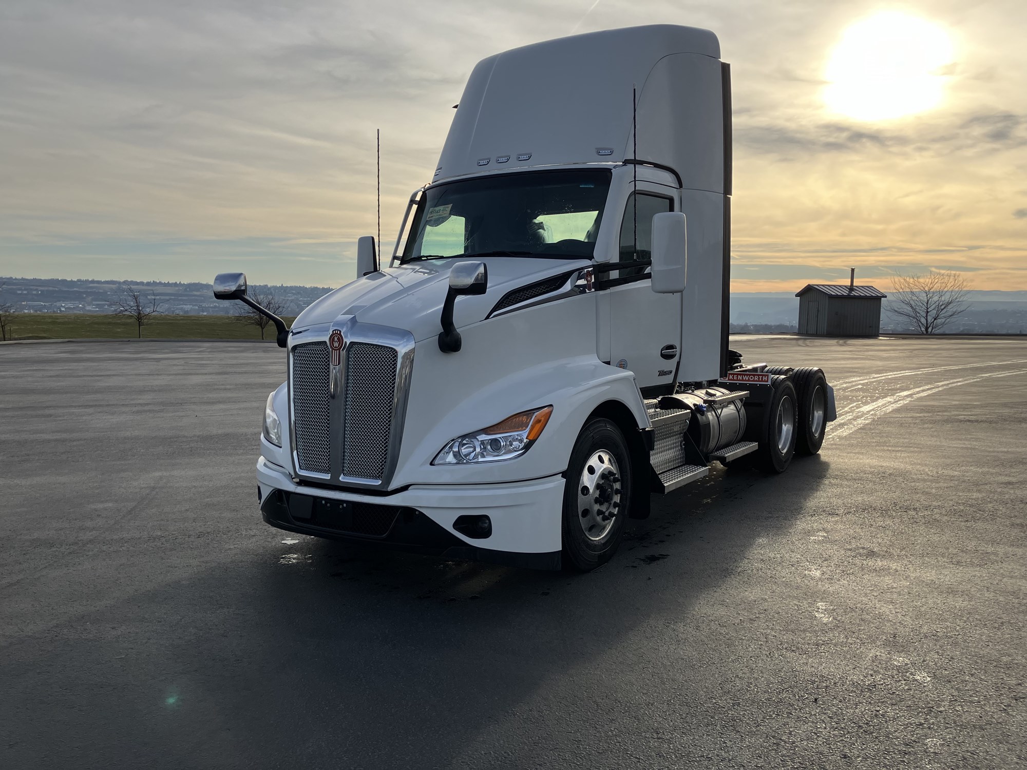 2025 Kenworth T680 Next Gen - image 1 of 6