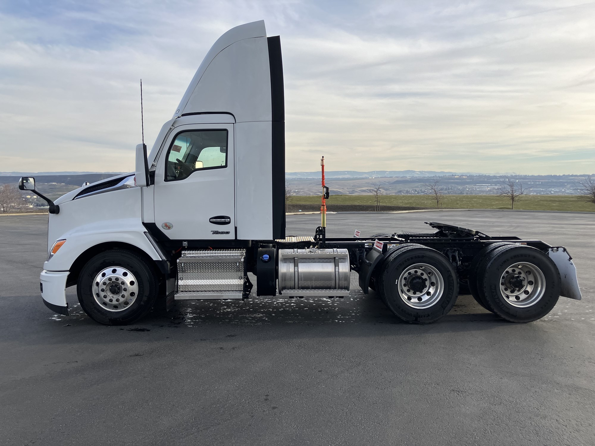 2025 Kenworth T680 Next Gen - image 4 of 6