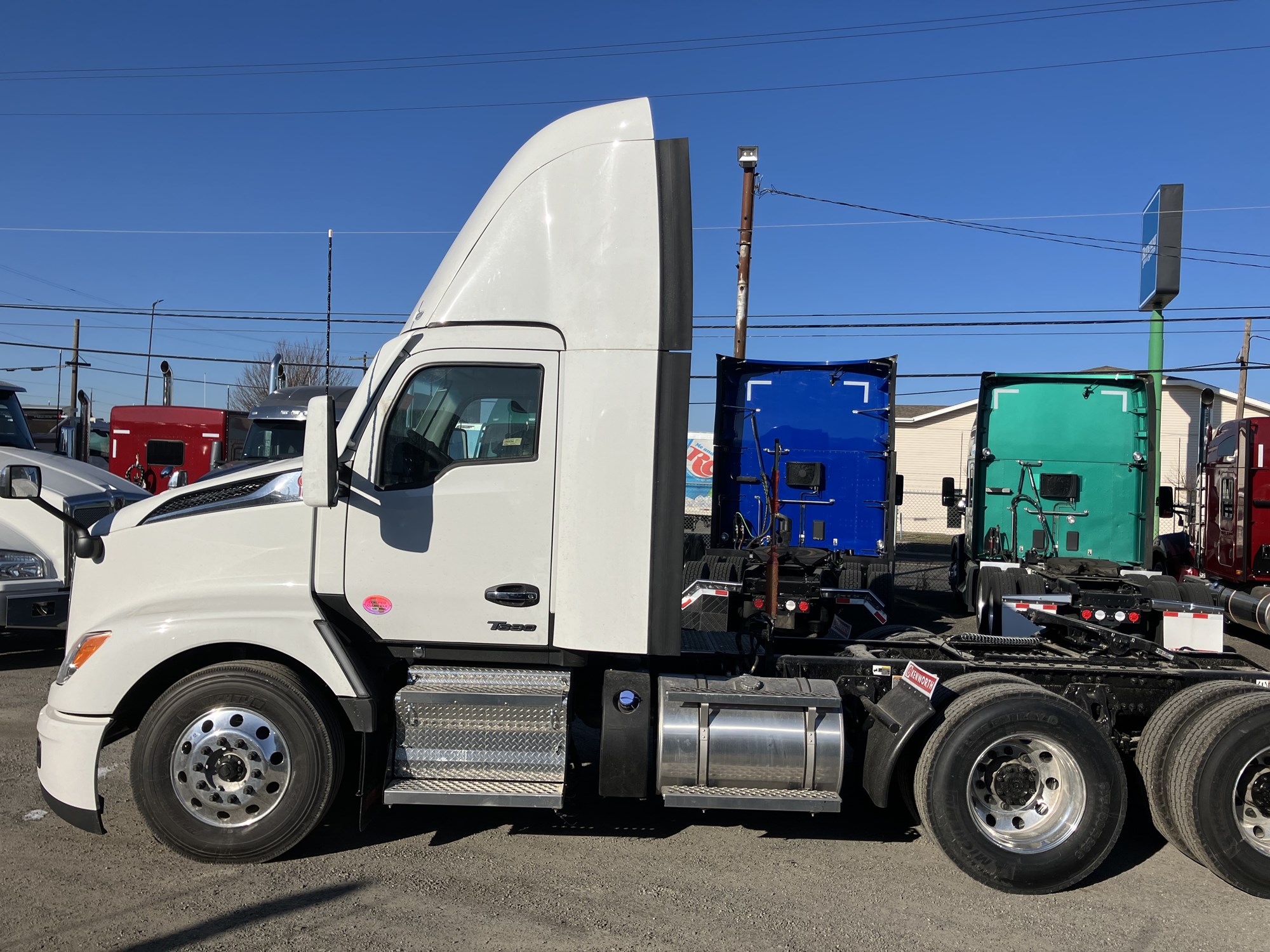 2025 Kenworth T680 Next Gen - image 3 of 5