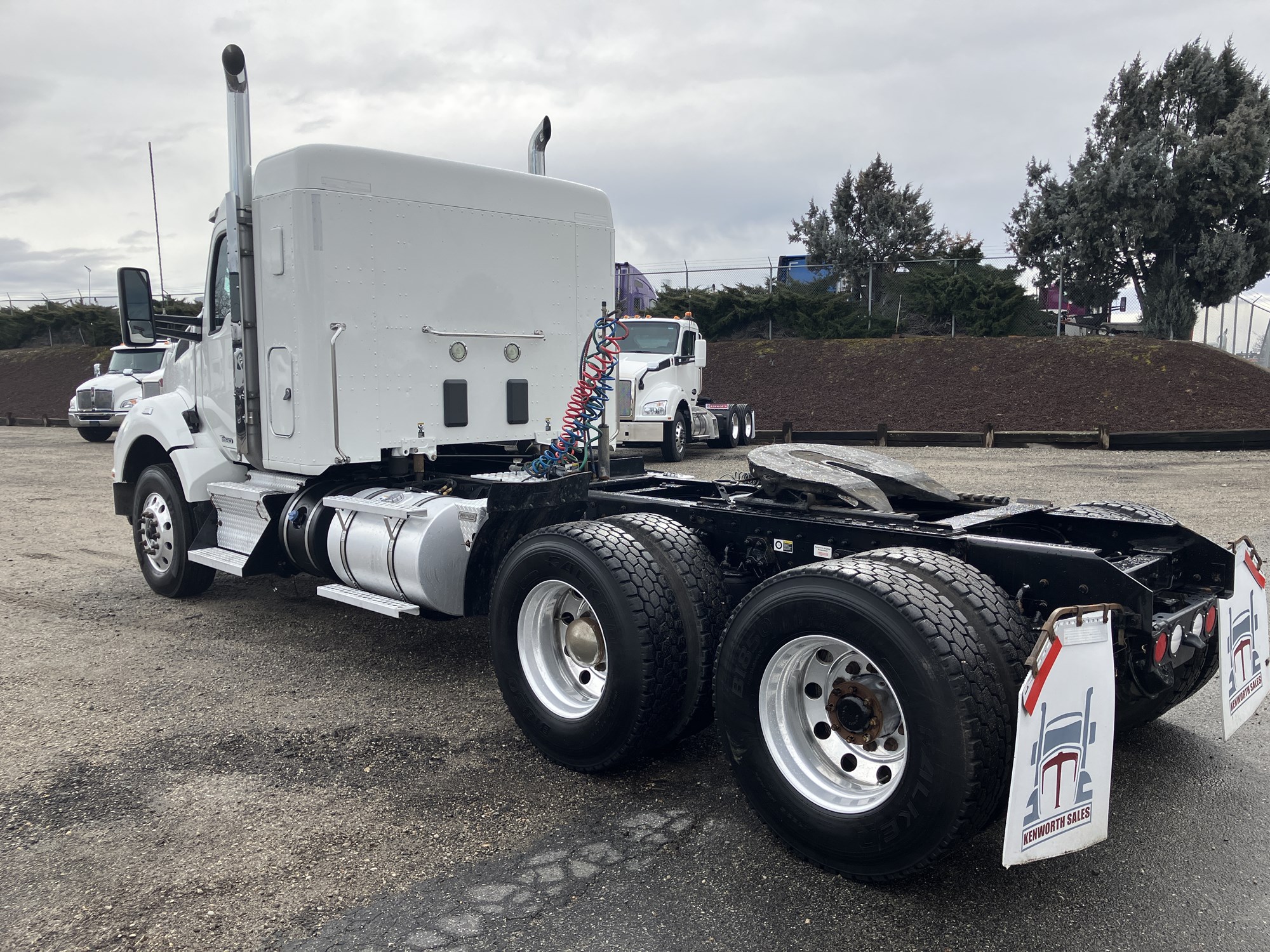 2018 Kenworth T880 - image 3 of 6