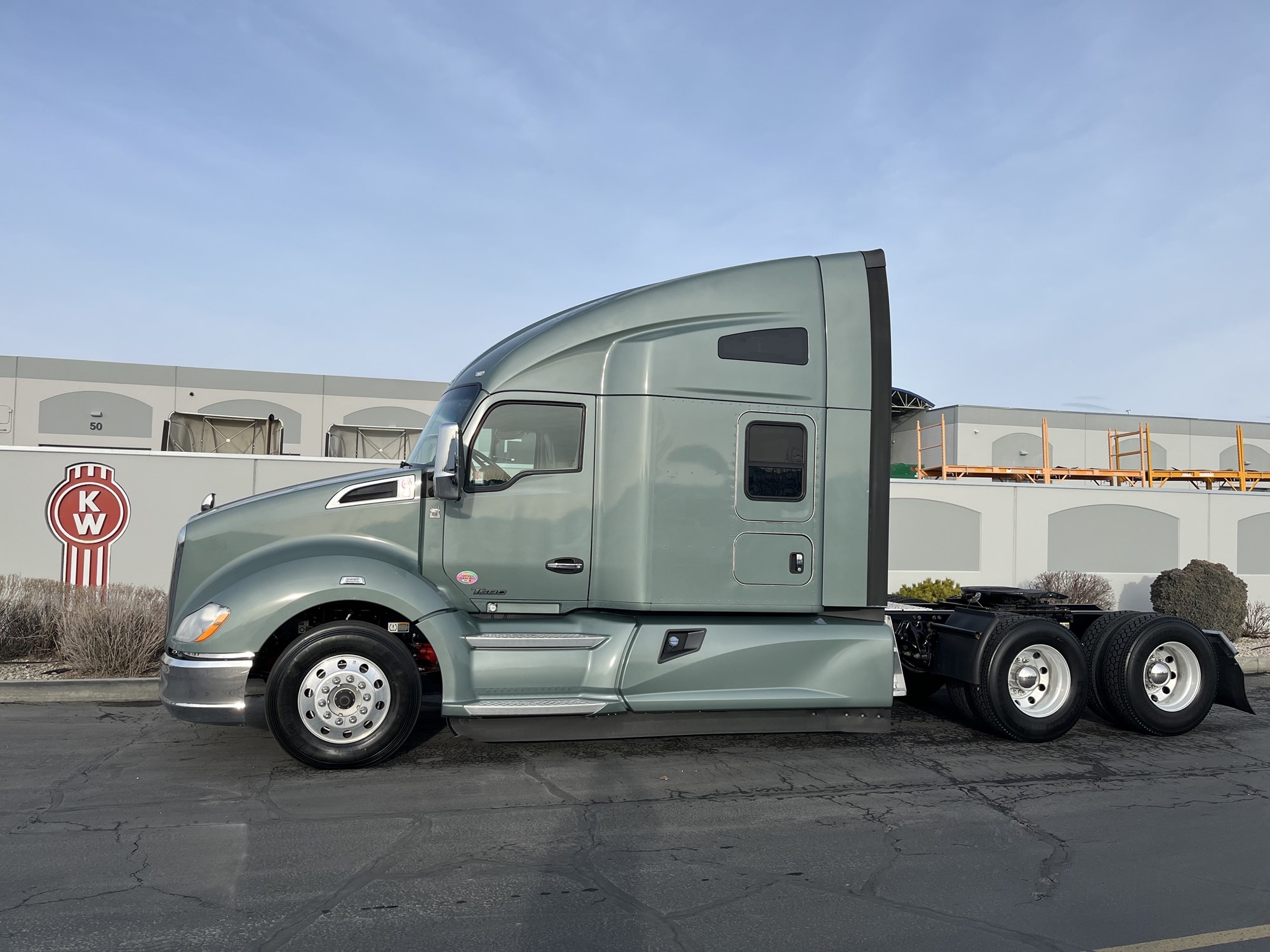 2020 Kenworth T680 - image 1 of 6