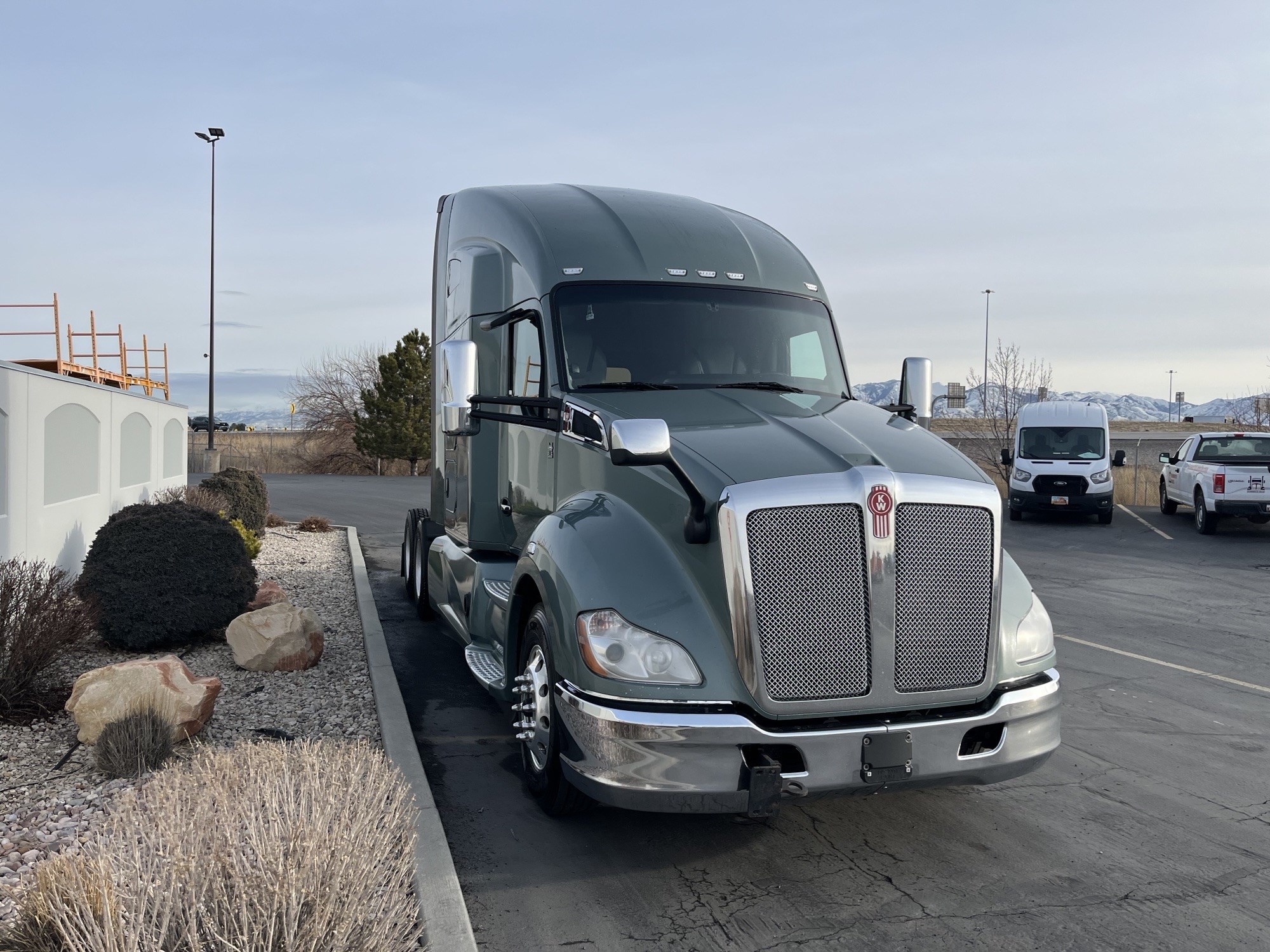 2020 Kenworth T680 - image 3 of 6