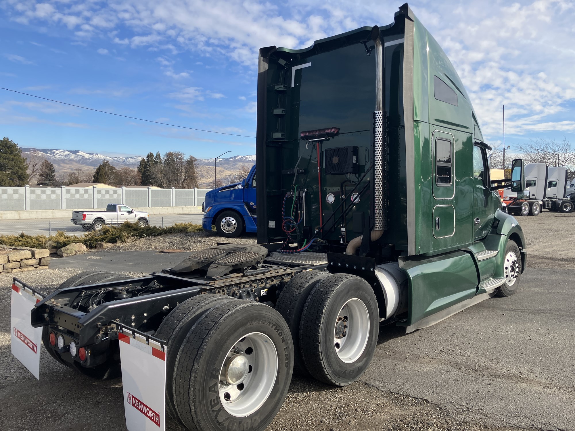 2020 Kenworth T680 - image 5 of 6