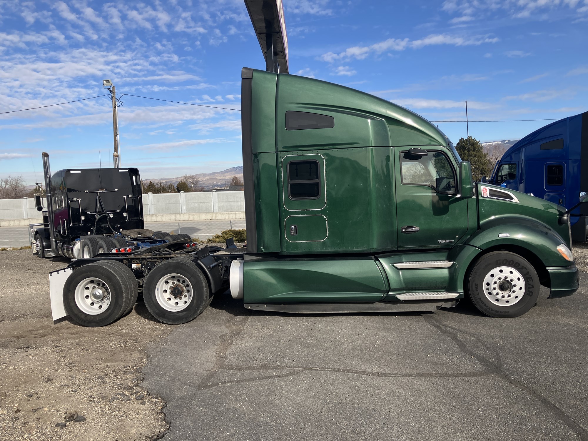 2020 Kenworth T680 - image 6 of 6