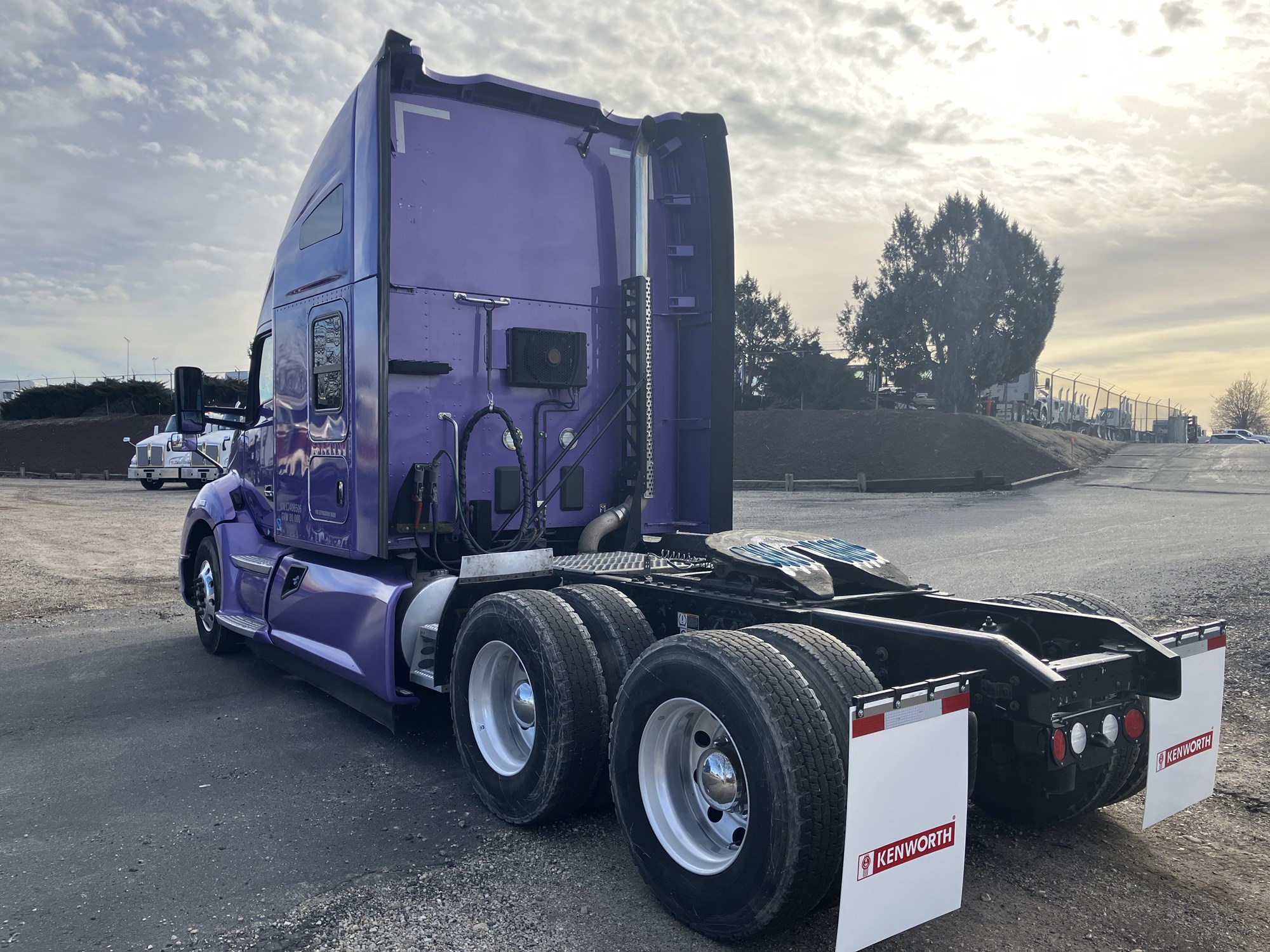 2020 Kenworth T680 - image 3 of 6