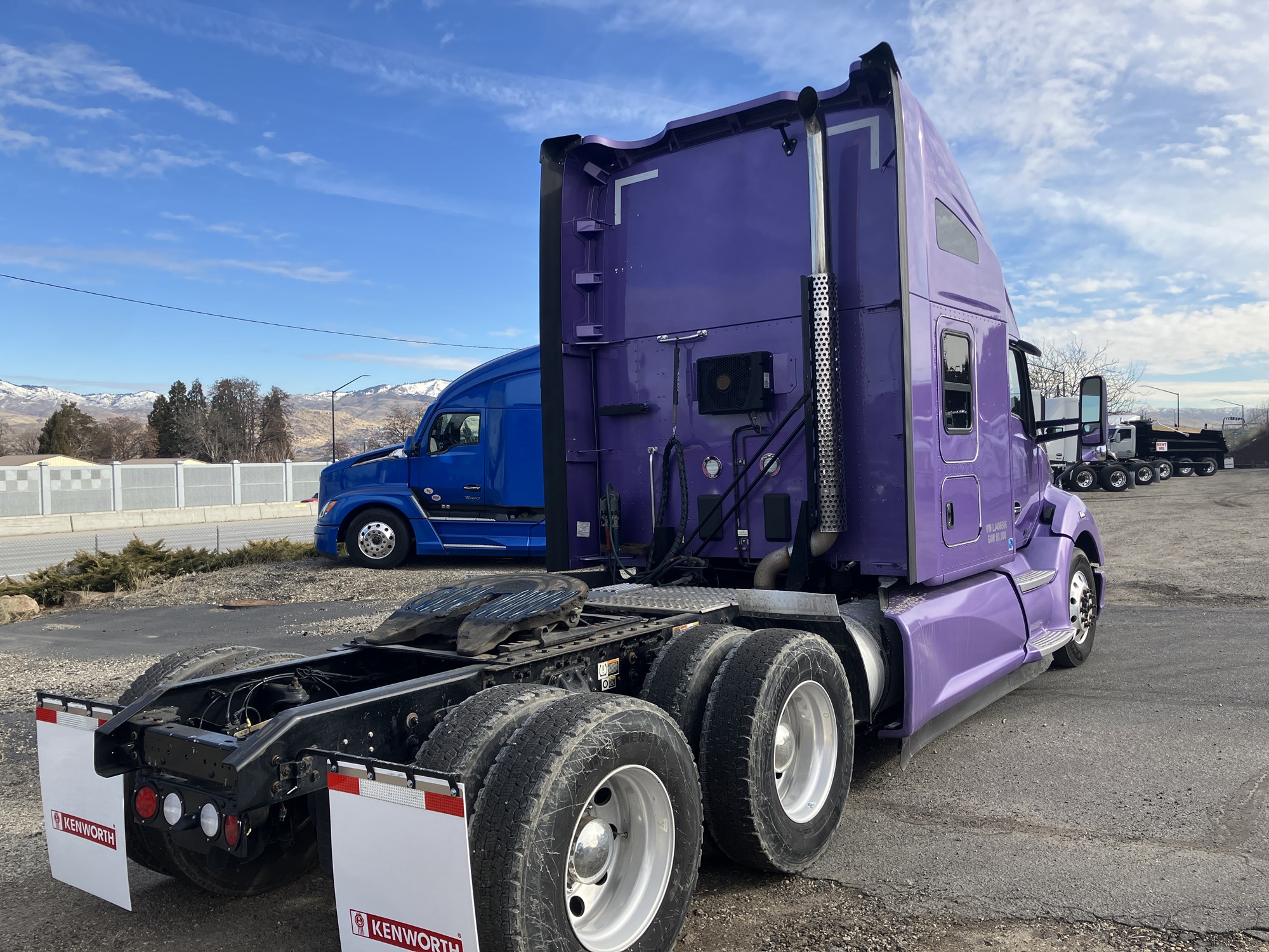 2020 Kenworth T680 - image 5 of 6