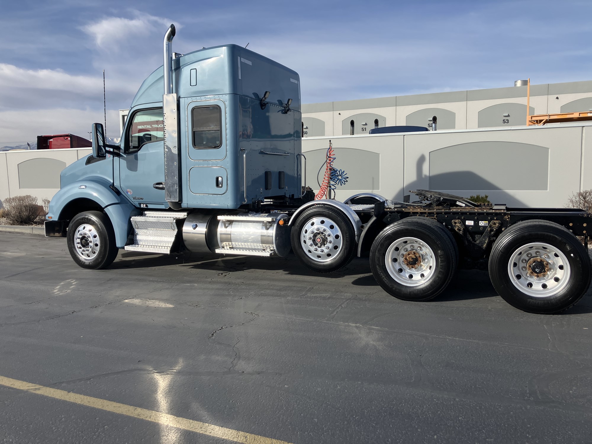 2020 Kenworth T880 - image 2 of 6