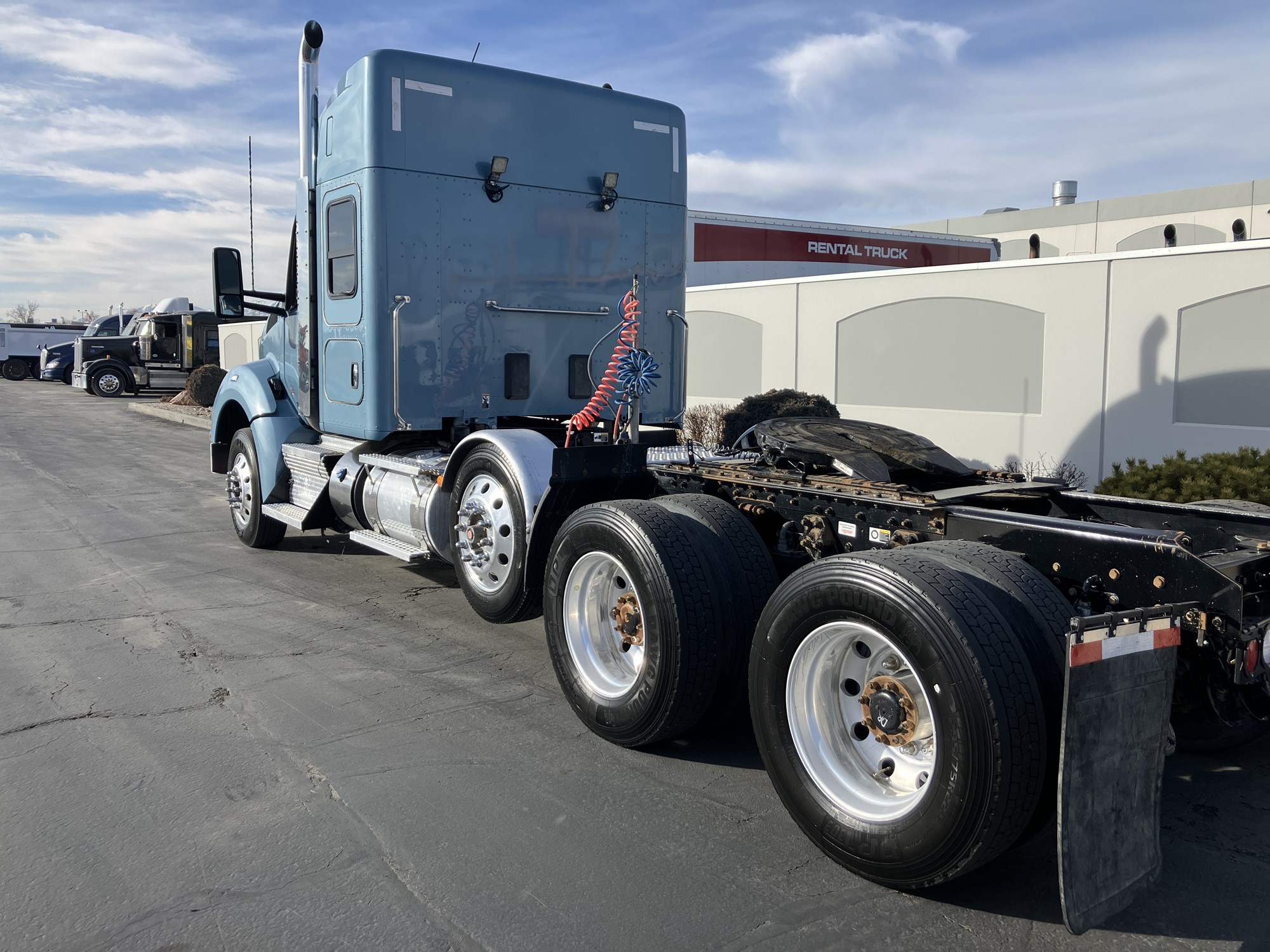 2020 Kenworth T880 - image 3 of 6