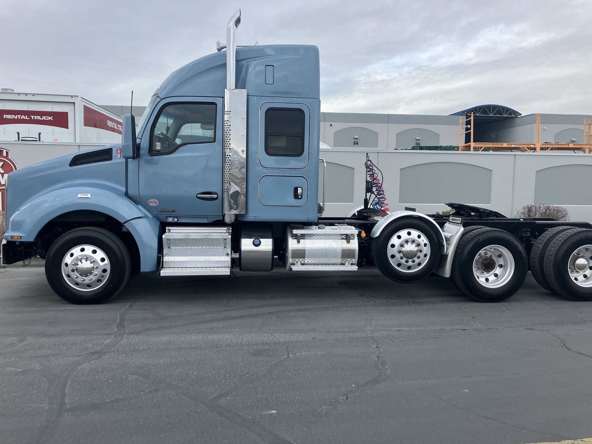 2020 Kenworth T880 - image 2 of 6