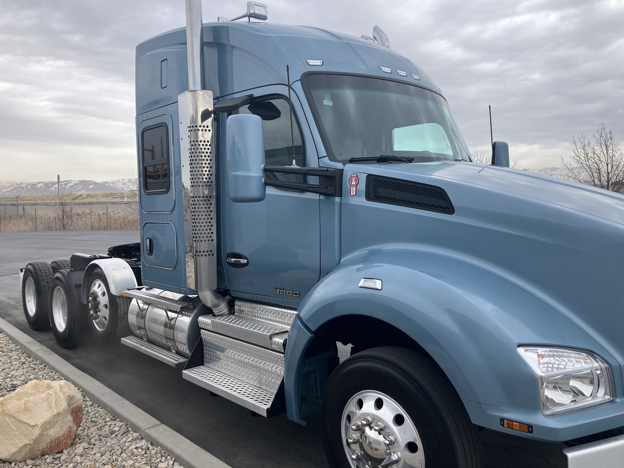 2020 Kenworth T880 - image 3 of 6