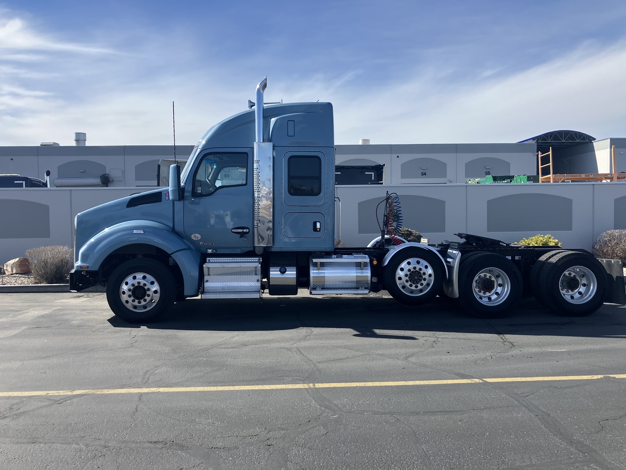 2020 Kenworth T880 - image 2 of 6