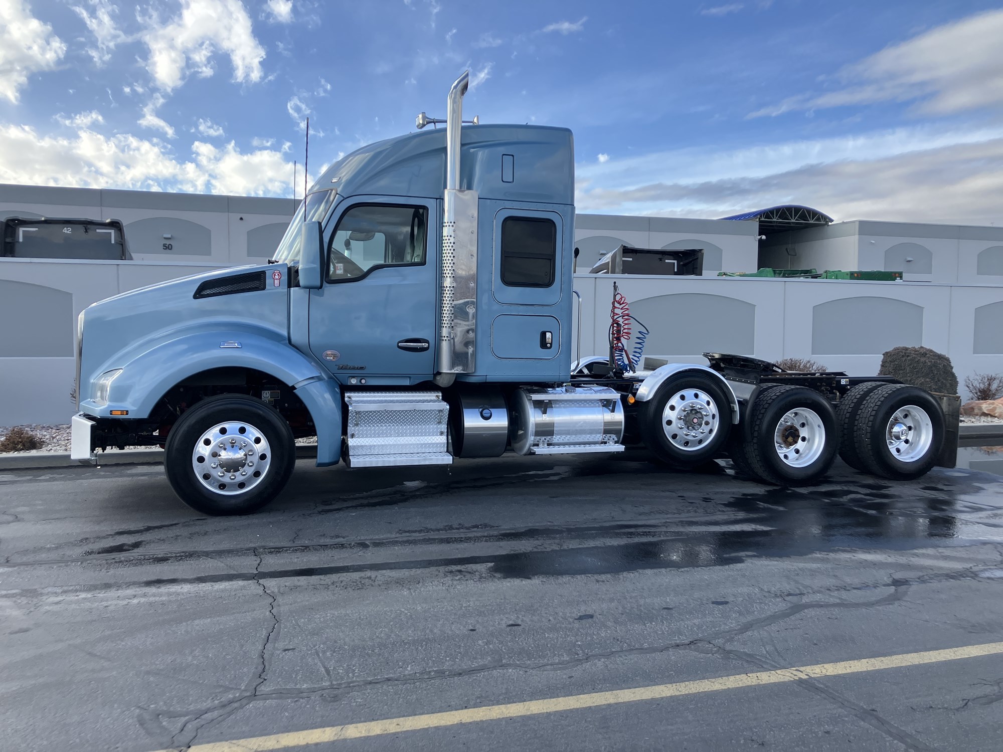 2020 Kenworth T880 - image 1 of 6