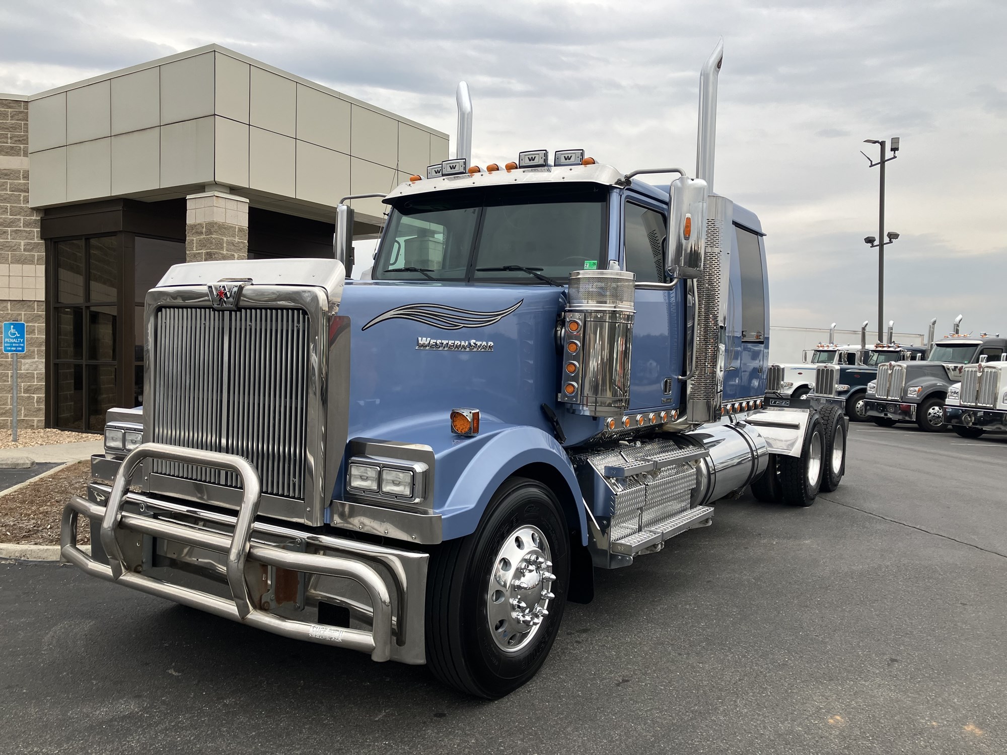 2021 Western Star 4900 - image 1 of 6