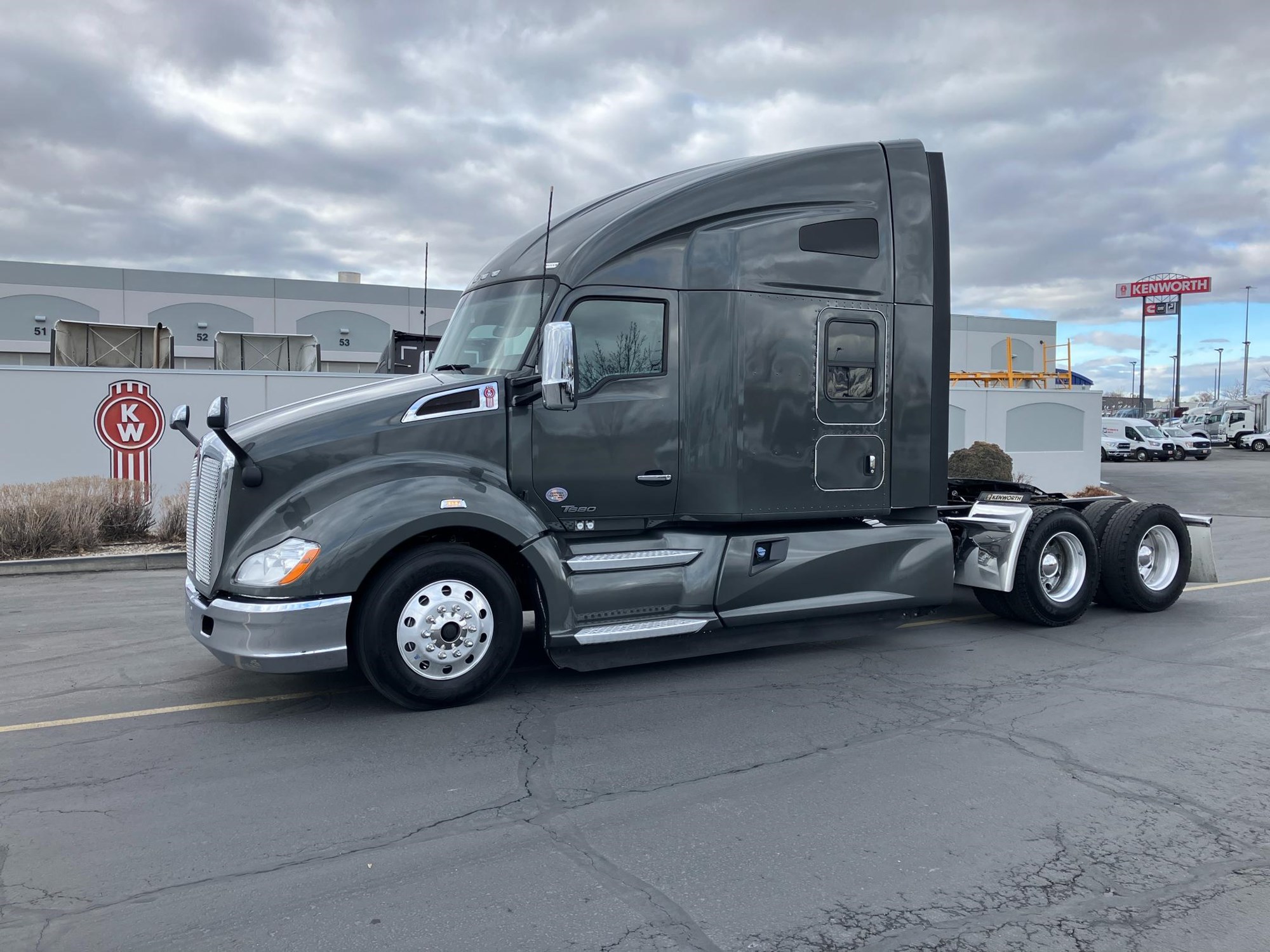 2022 Kenworth T680 - image 1 of 6