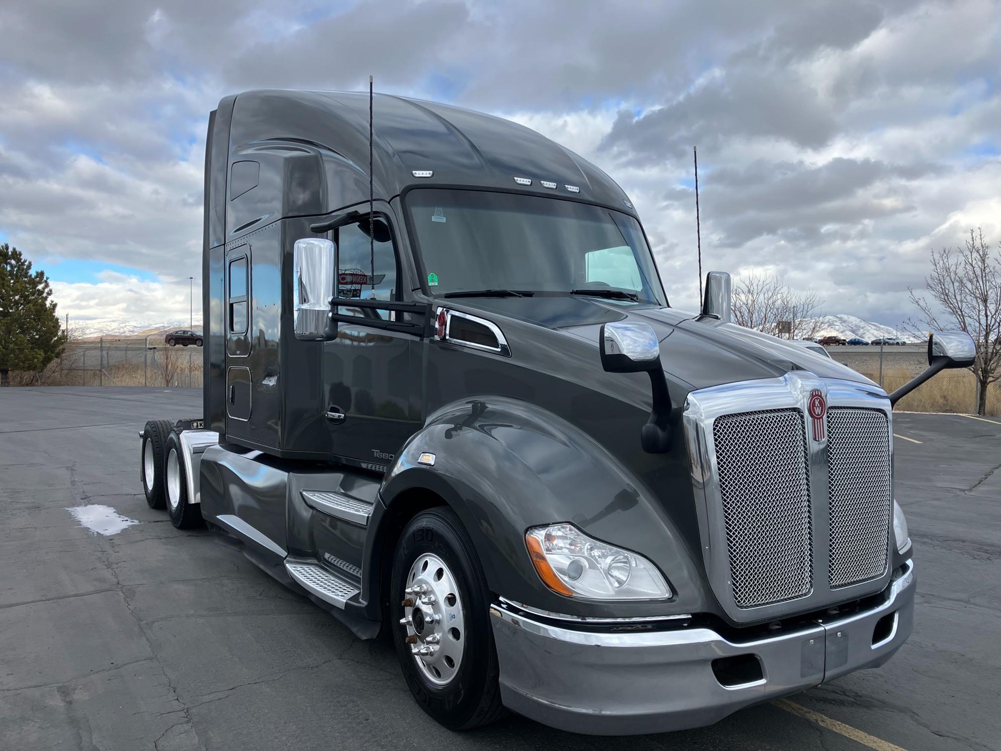 2022 Kenworth T680 - image 3 of 6