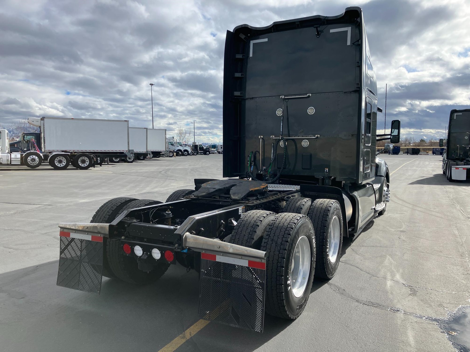 2022 Kenworth T680 - image 5 of 6