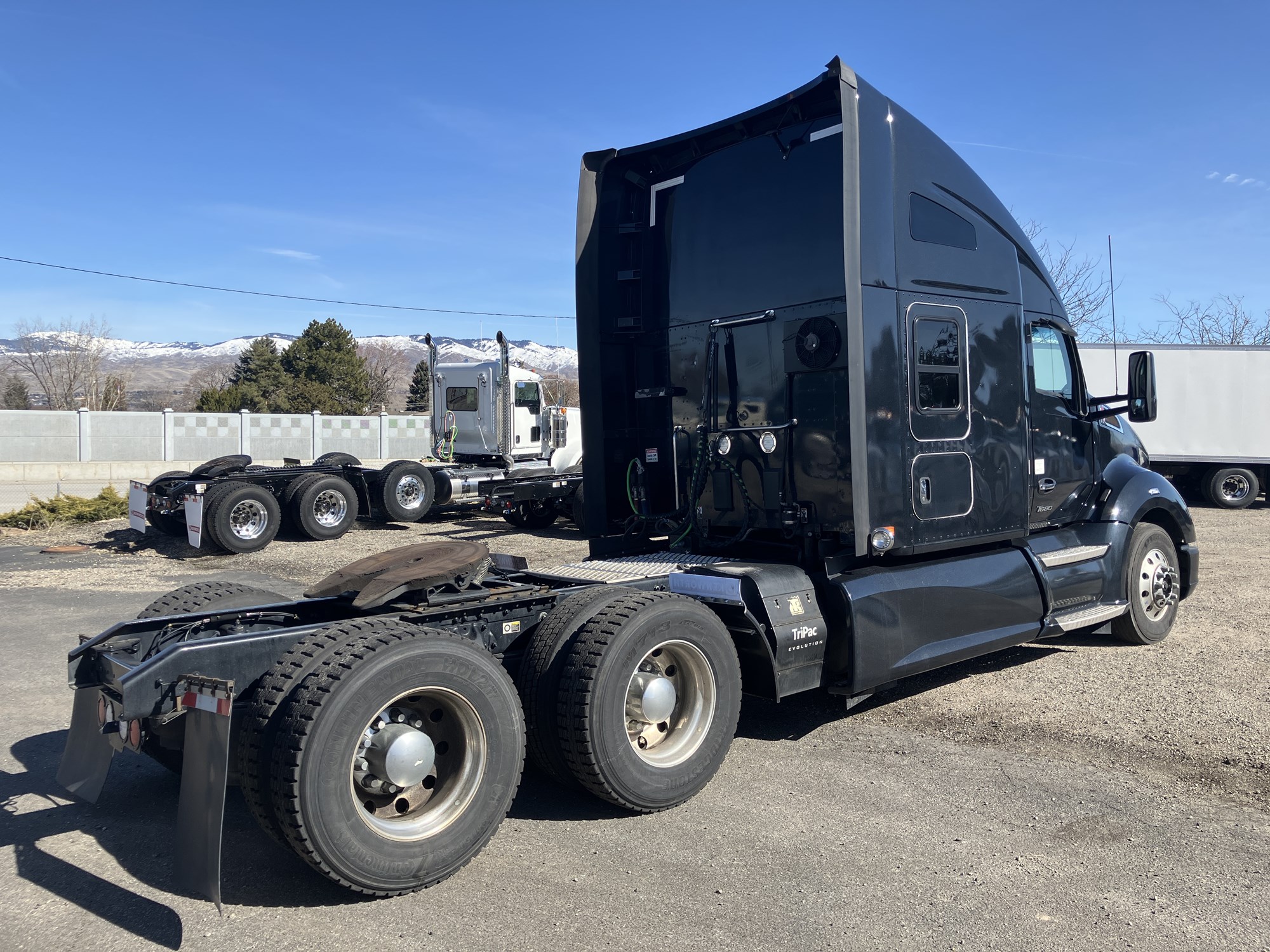 2023 Kenworth T680 - image 5 of 6