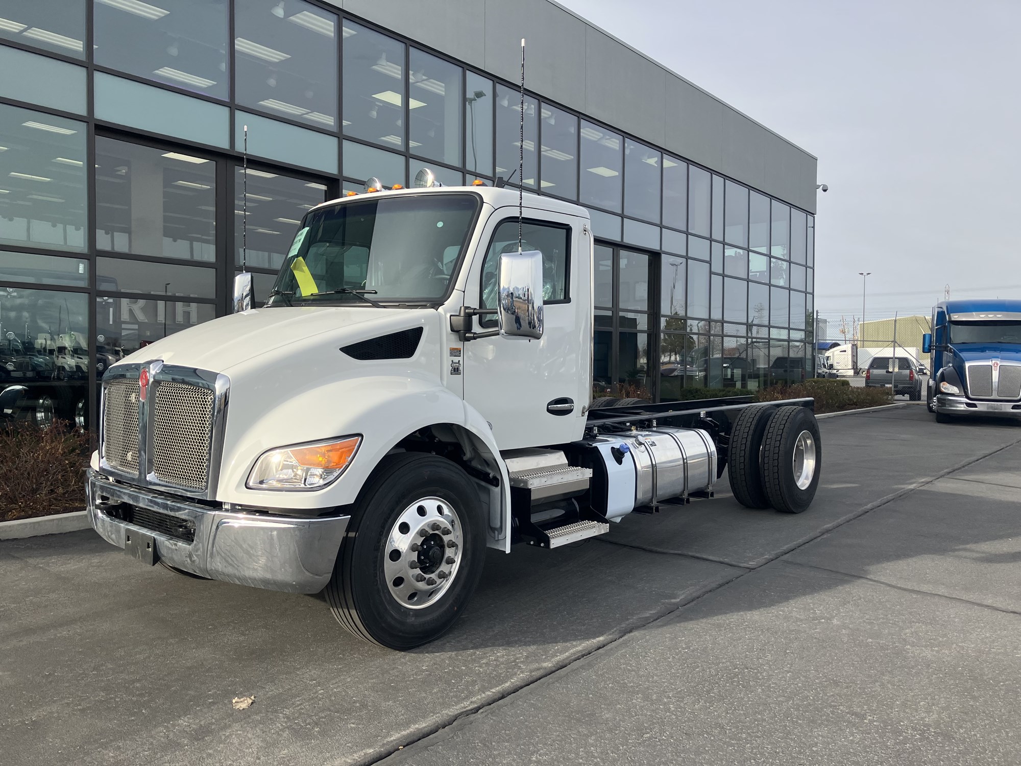 2025 Kenworth T380 - image 1 of 6