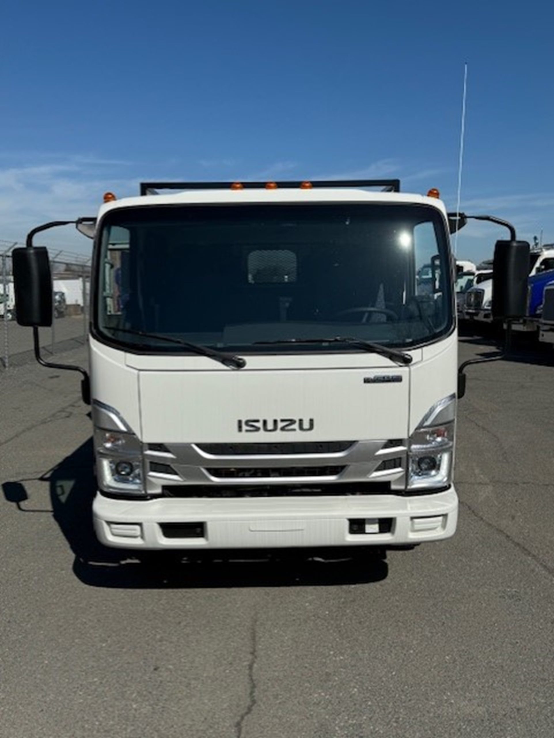 2025 Isuzu NQRGAS Crew 1S4 - image 3 of 5