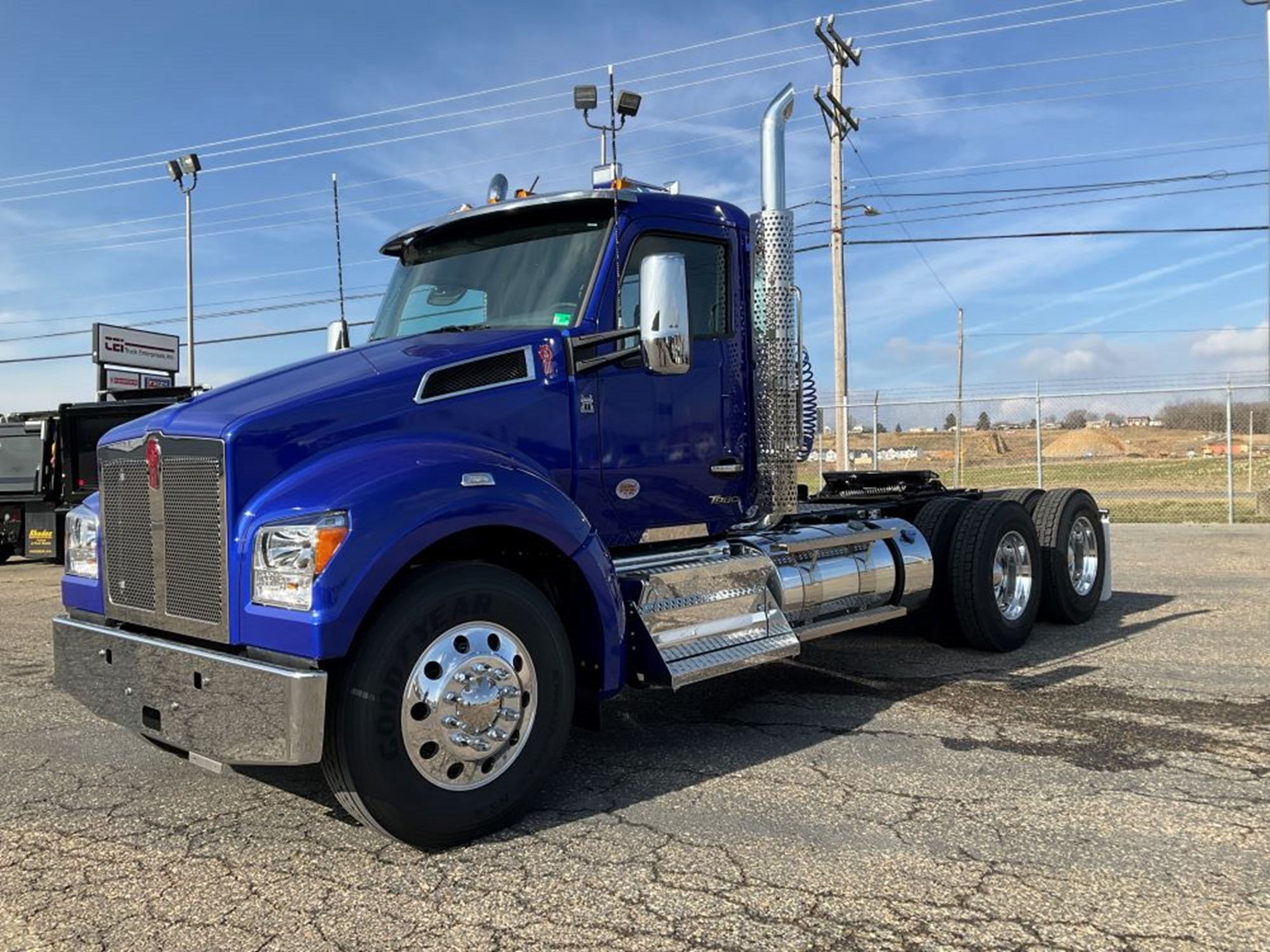 2026 Kenworth T880 - image 1 of 6