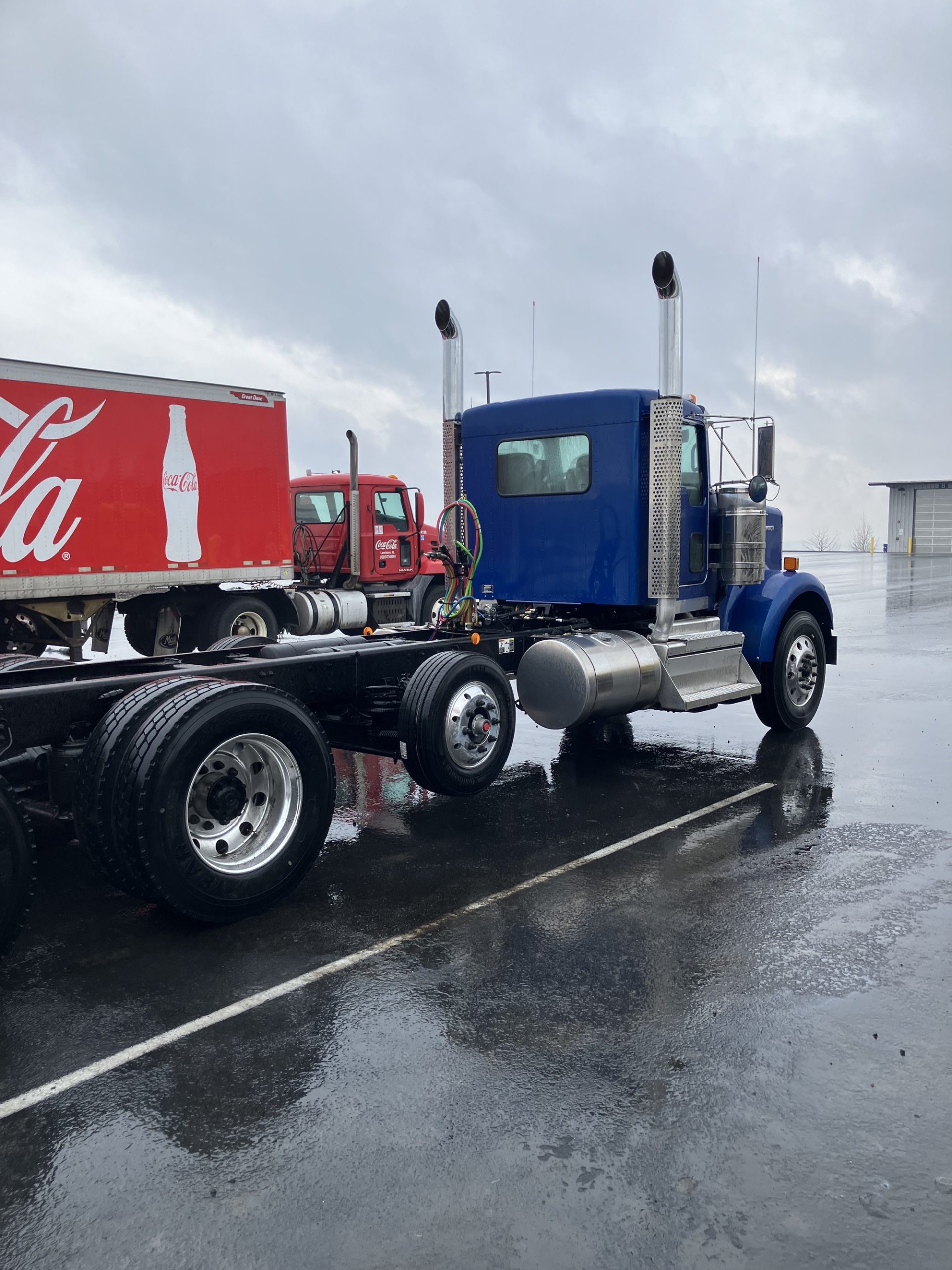 2026 Kenworth W900B - image 3 of 6