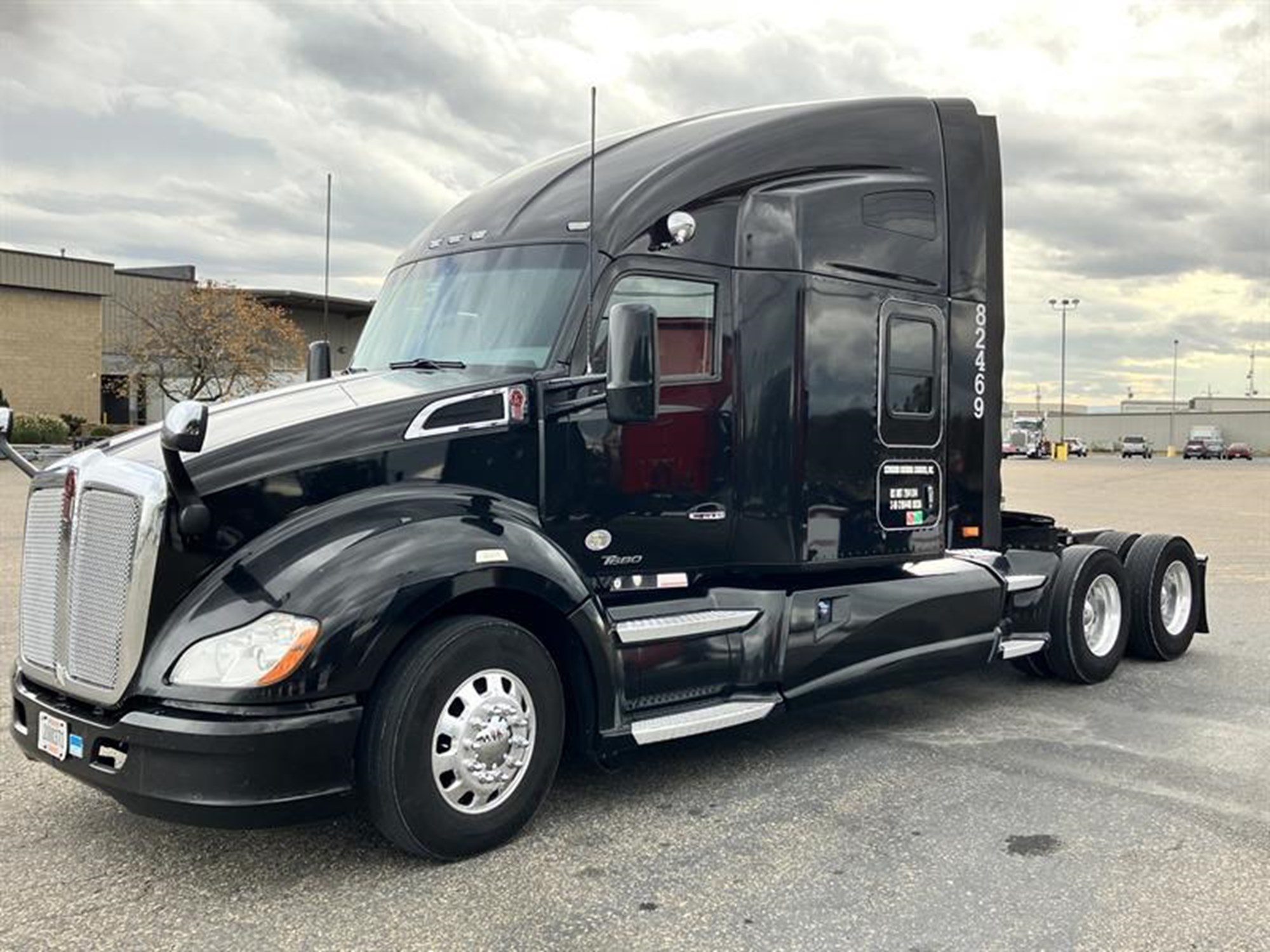 2017 Kenworth T680 - image 1 of 6