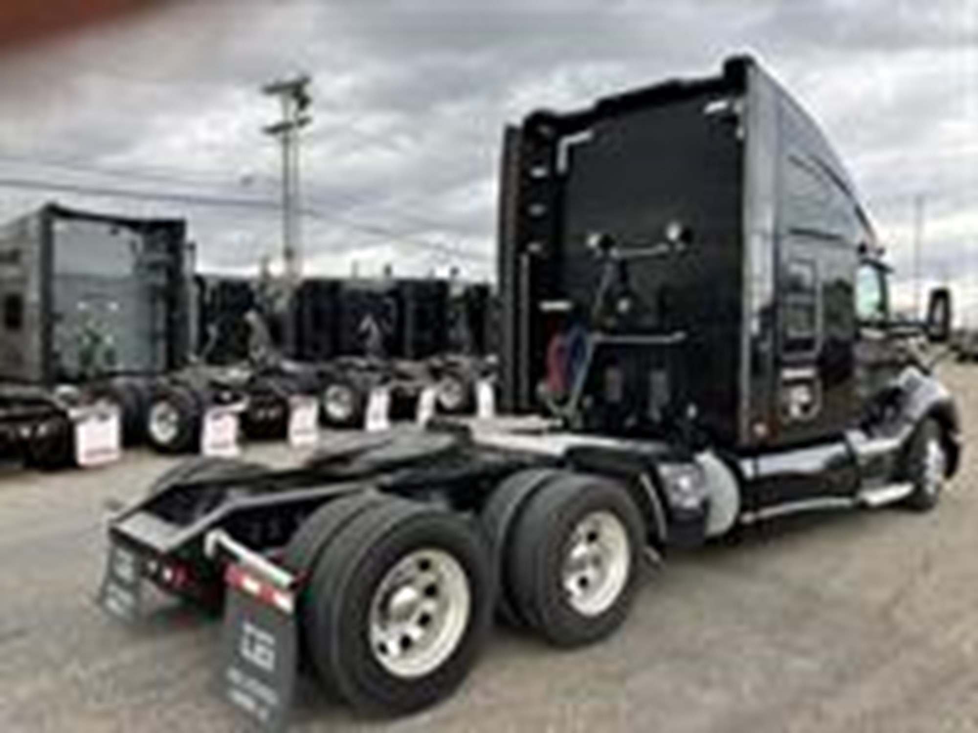 2017 Kenworth T680 - image 3 of 6