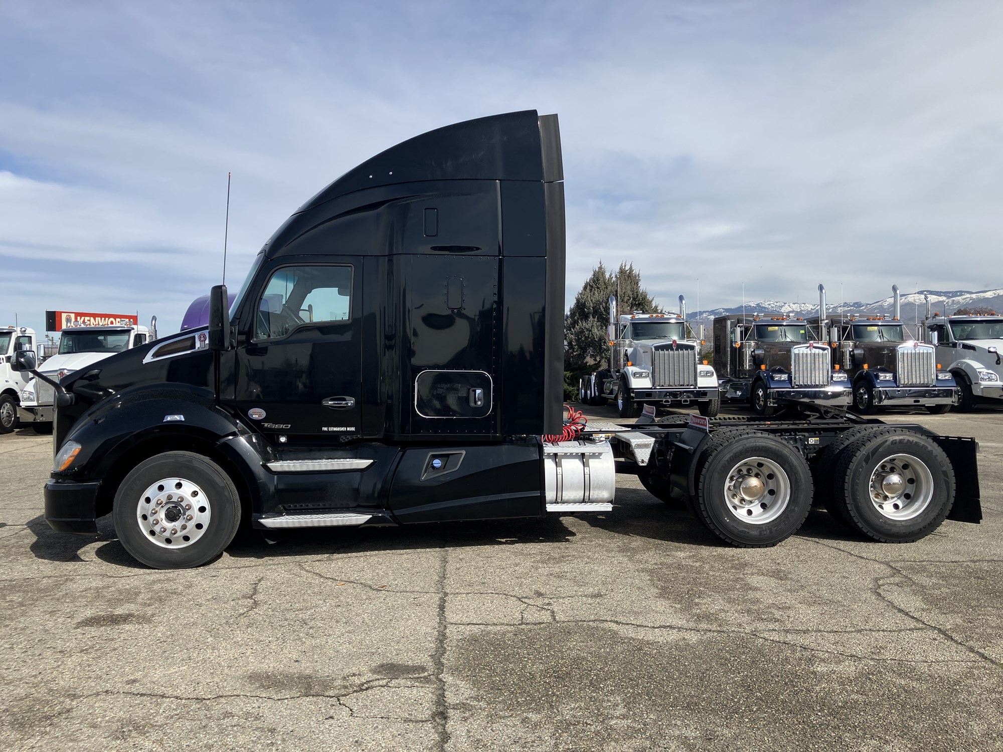 2019 Kenworth T680 - image 2 of 6