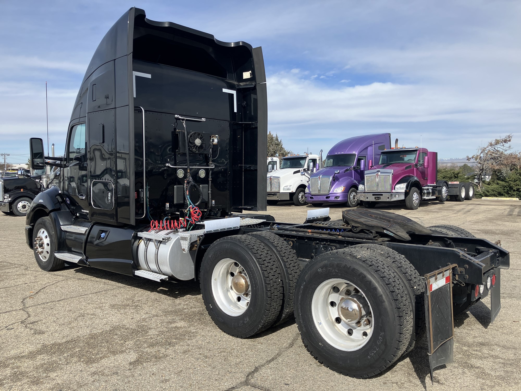 2019 Kenworth T680 - image 3 of 6