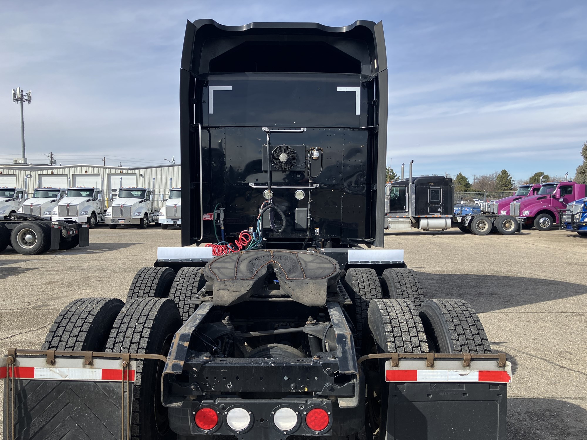 2019 Kenworth T680 - image 4 of 6