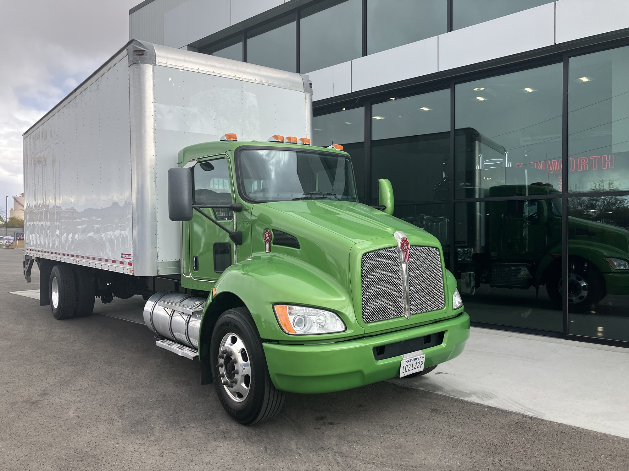 2019 Kenworth T270 - image 1 of 6