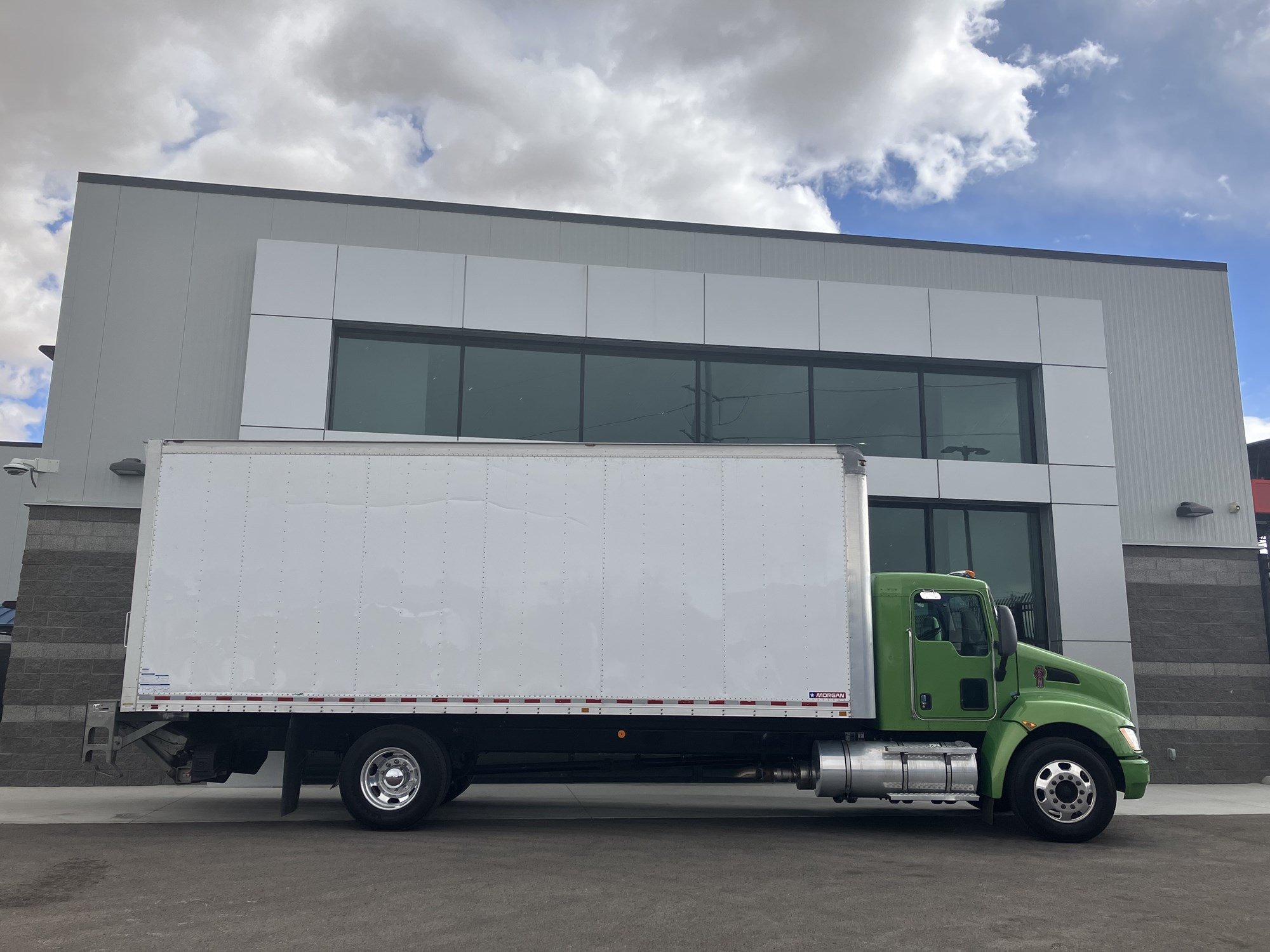 2019 Kenworth T270 - image 2 of 6