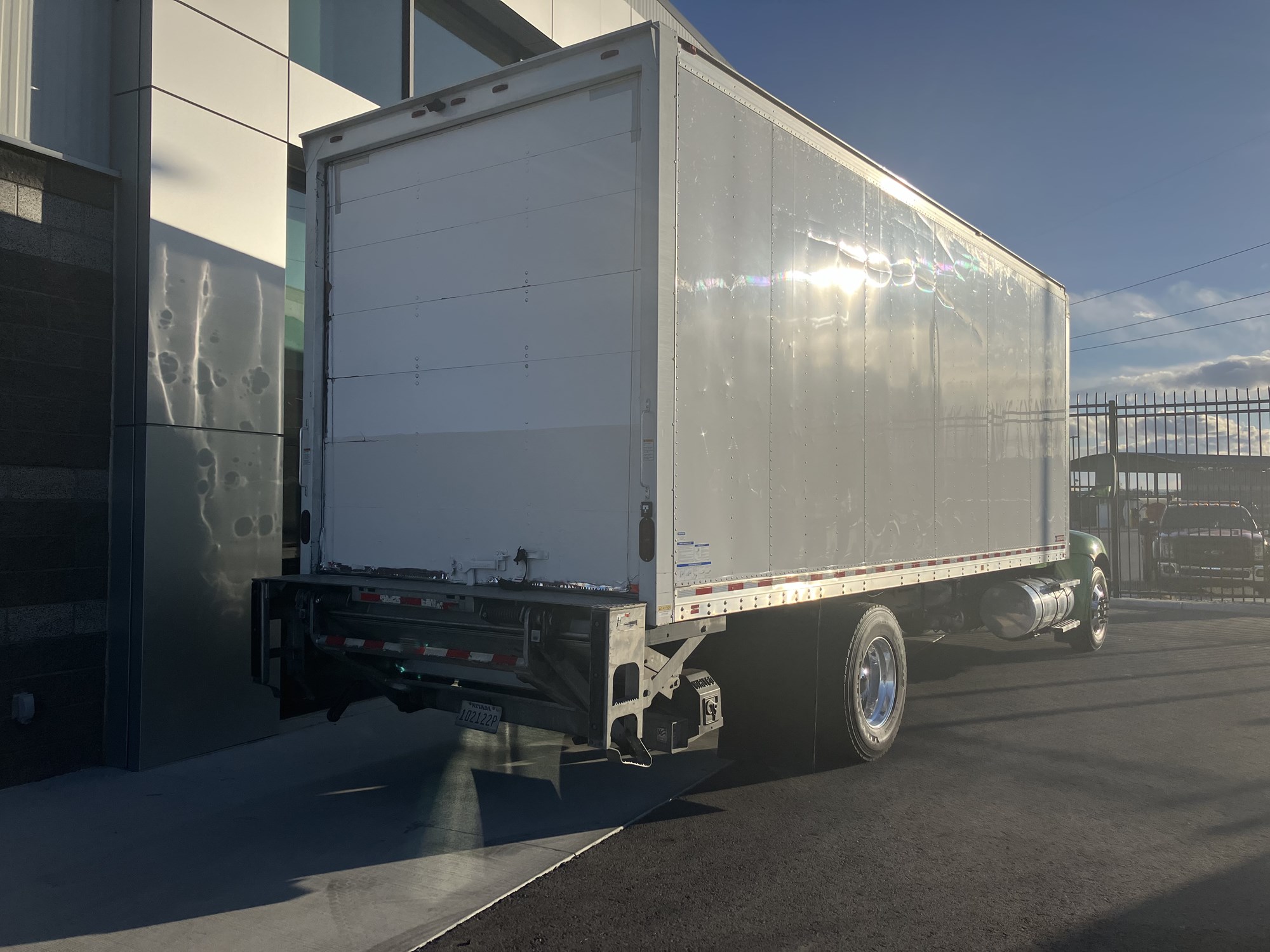 2019 Kenworth T270 - image 3 of 6