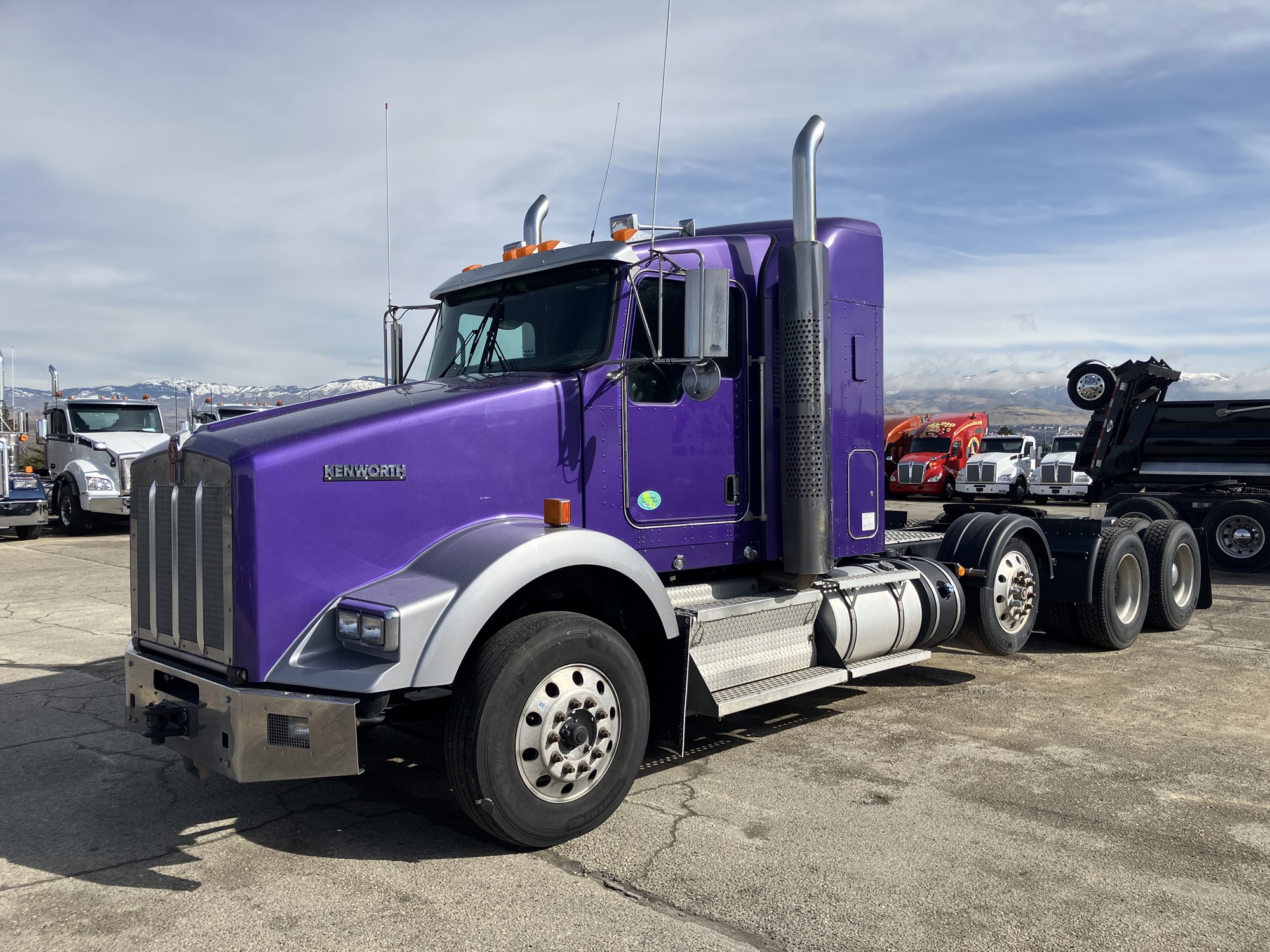 2020 Kenworth T800 - image 1 of 6