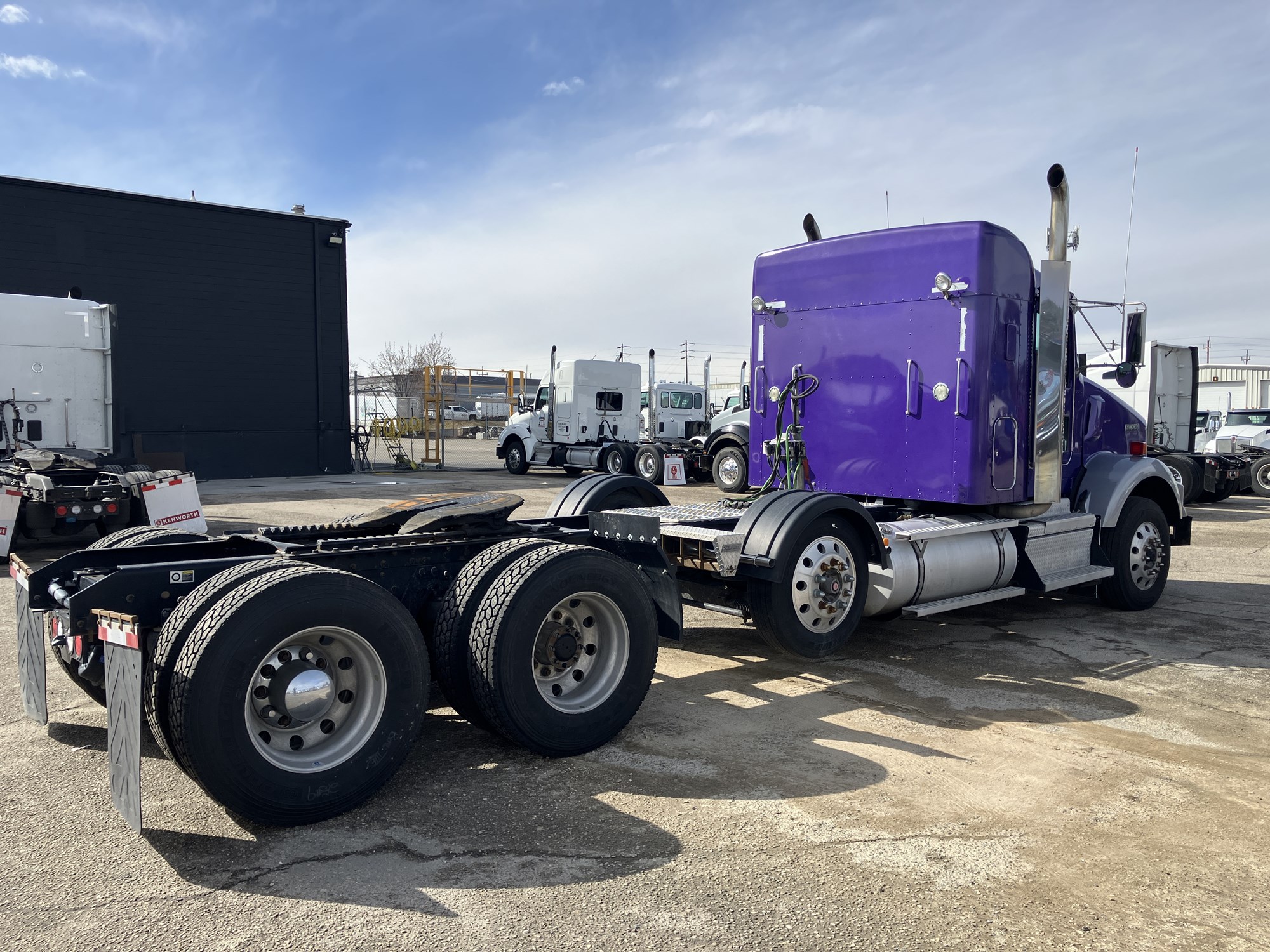 2020 Kenworth T800 - image 5 of 6