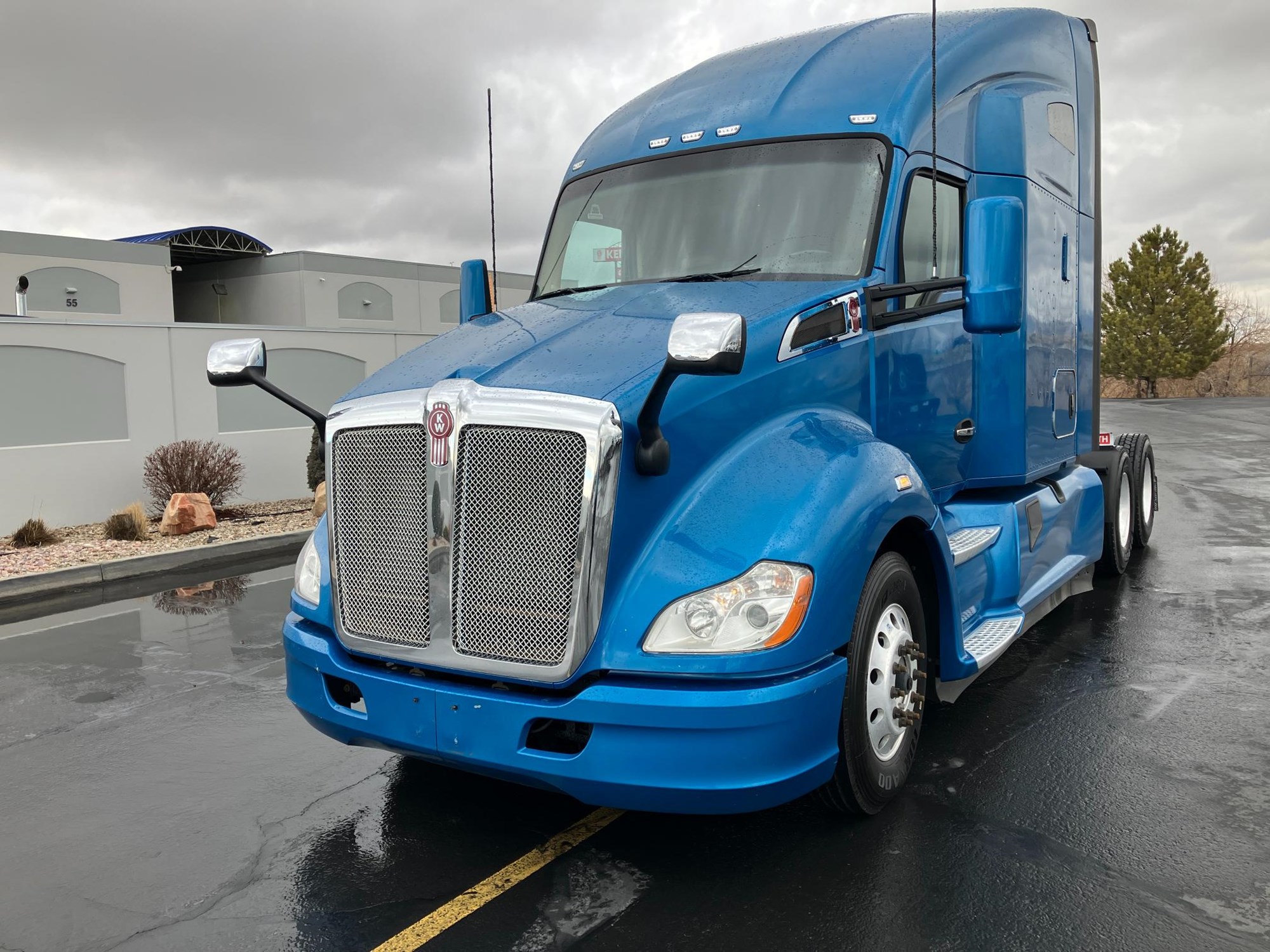 2020 Kenworth T680 - image 2 of 6