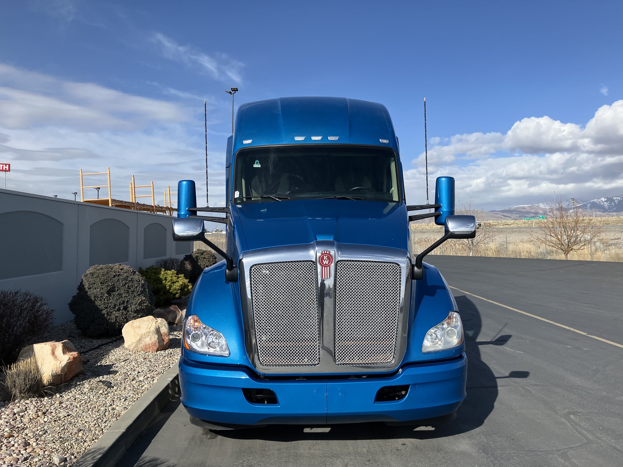 2020 Kenworth T680 - image 3 of 6