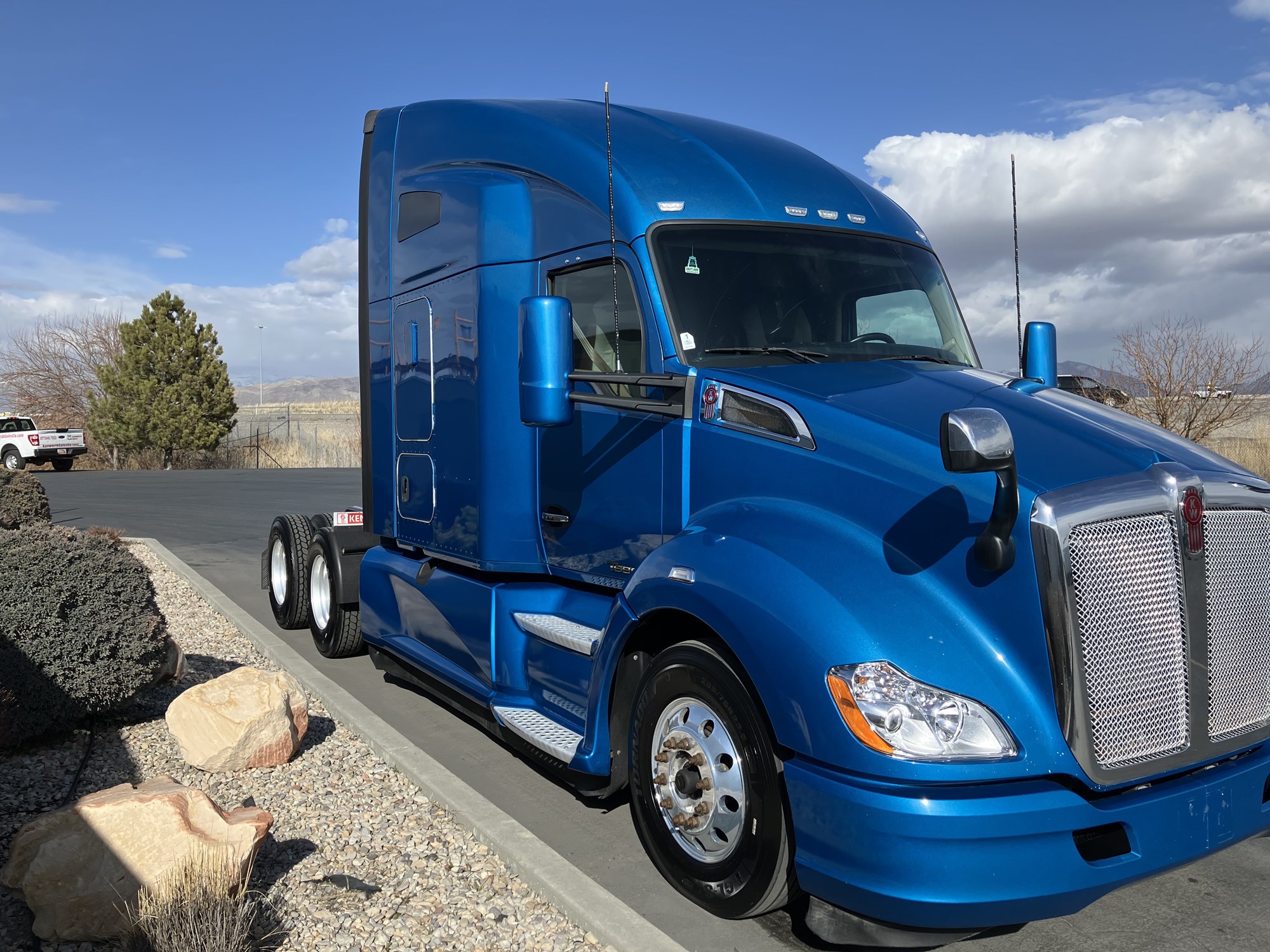 2020 Kenworth T680 - image 4 of 6