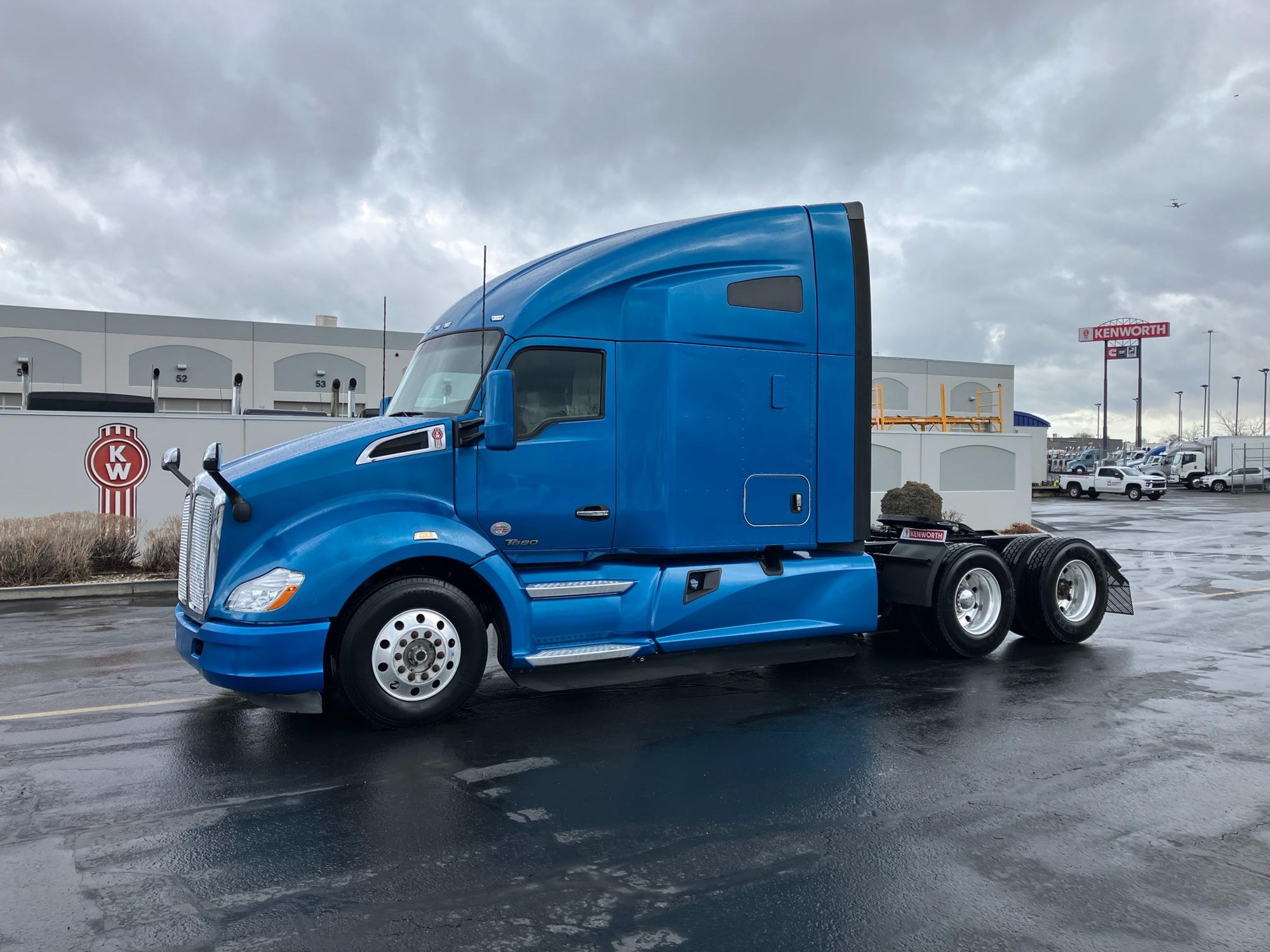 2020 Kenworth T680 - image 1 of 6